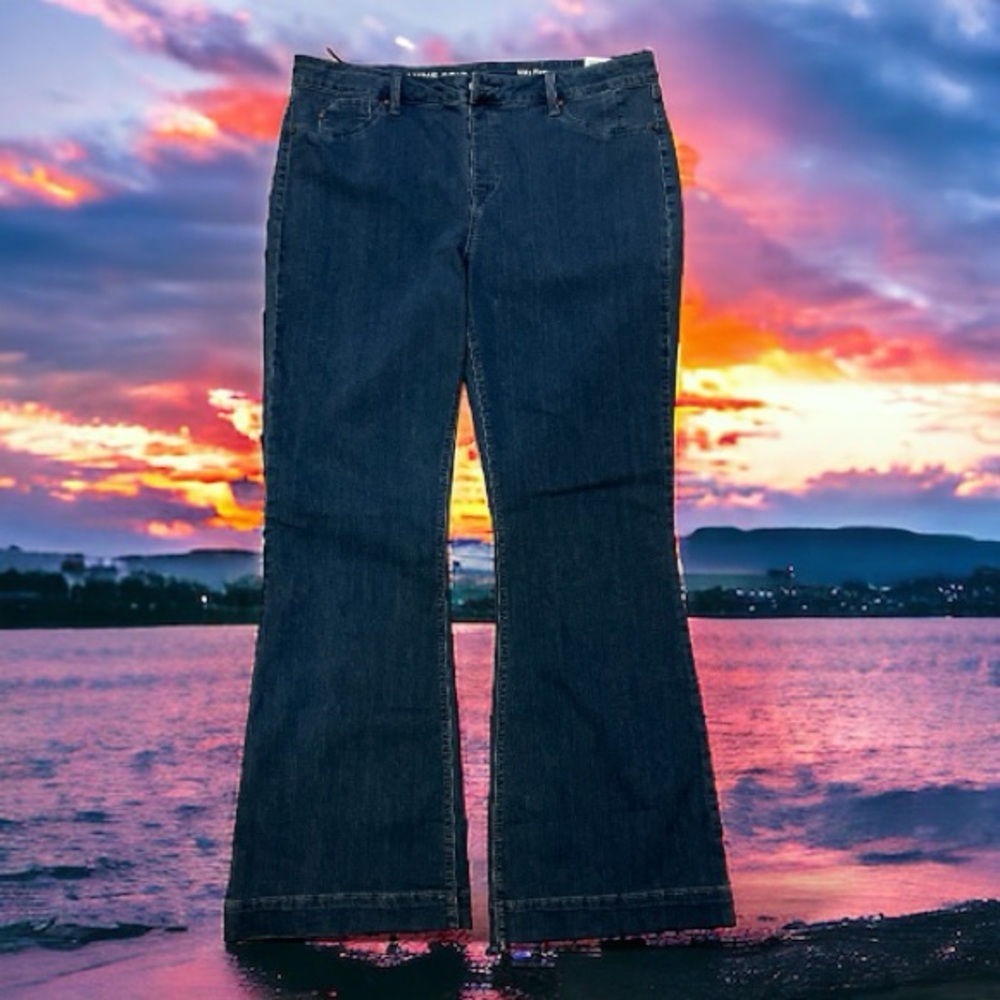 Laurie Felt Los Angeles Silky Flare with Vital Stretch Technology Jeans